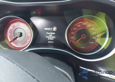 2015 Dodge Charger Srt 392 из США, поврежденный, VIN 2C3CDXEJ0FH832250